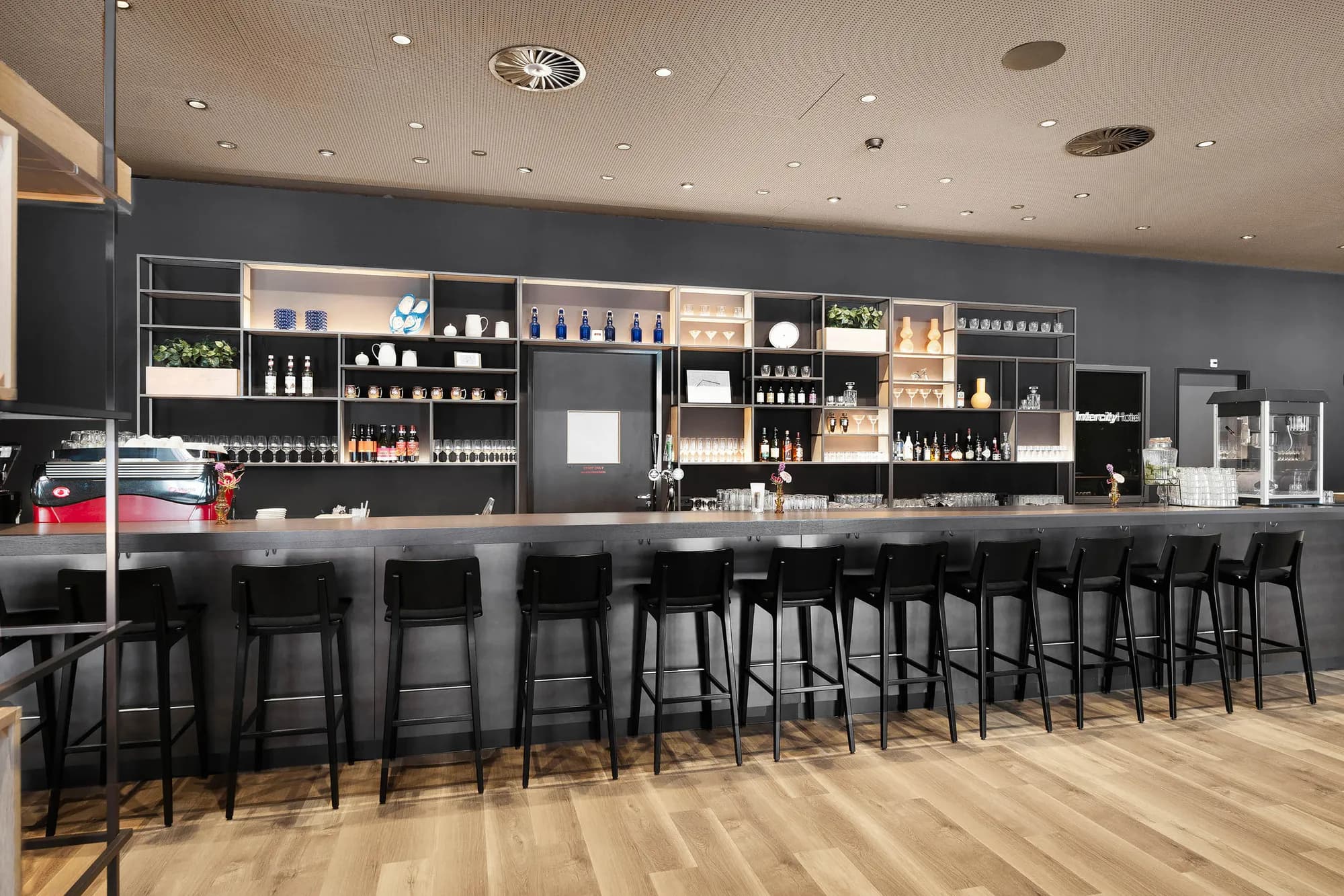 vigo octagon intercity hotel interieur bar